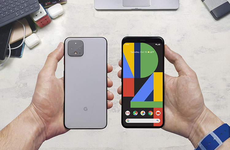 用户手中拿着支持 Google Pixel 4 Esim 的设备